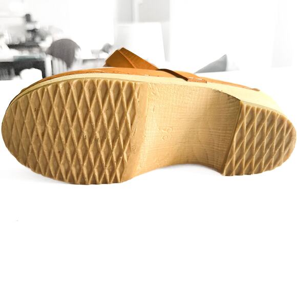 Swedish Hasbeens Tan Leather Closed Toe Slip On Wooden Husband Mule Clogs Sz 36 - Picture 3 of 11